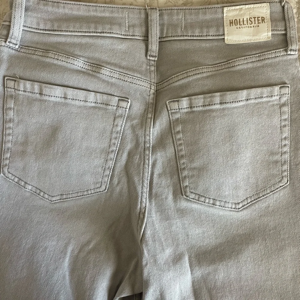Hollister Women's High Rise Jeans - Light Gray - Picture 3 of 3